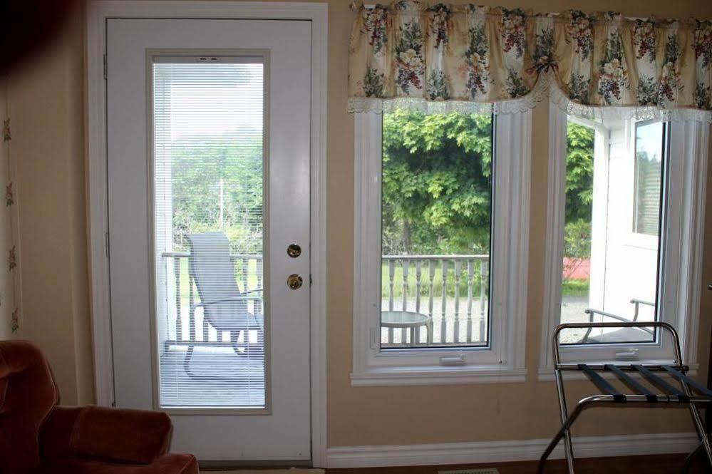 Mackenzie House B&B by Elevate Rooms Port Hawkesbury Exterior foto