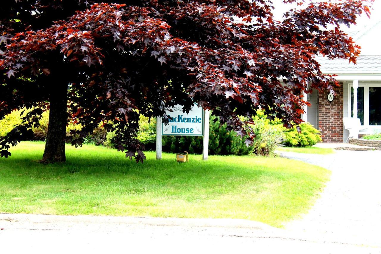 Mackenzie House B&B by Elevate Rooms Port Hawkesbury Exterior foto