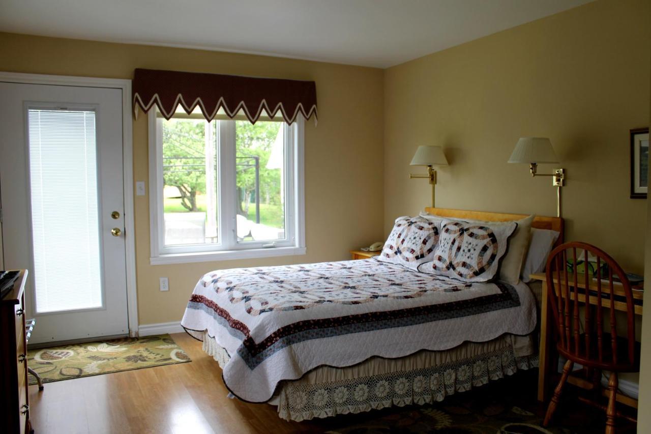 Mackenzie House B&B by Elevate Rooms Port Hawkesbury Exterior foto